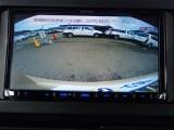 バックカメラ装備しております。駐車時に大変役に立ちますよ。駐車が苦手な方にも便利機能です。