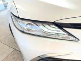 【LEDヘッドライト】悪天候や夜間走行時も良好な視界を確保し安心して運転できる高輝度LEDヘッドライトを装備!点灯速度が早く、消費電力も抑えられています。