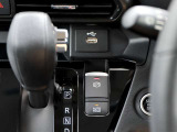 電動パーキングブレーキ&オートブレーキホールド!ブレーキペダルを踏み続けなくていいから、信号待ちがラクになります!