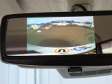 バックカメラ装備しております。駐車時に大変役に立ちますよ。駐車が苦手な方にも便利機能です。