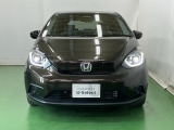 LEDヘッドライトを装備しています。LEDヘッドライトはとても明るく、雨の日や夜間走行も安全・安心です。オートライトコントロール付きで周囲の明るさに応じて自動で点灯・消灯します