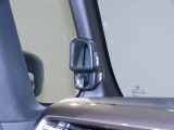 停車時や発進時、対向車とのすれ違いや路肩に寄せるときなど、車両左側前方を確認するときに役立ちます。