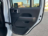 現車確認をご希望の方は是非当店へお越しくださいませ。ご遠方でしたら詳細画像をお送り致しますのでご用命下さい。