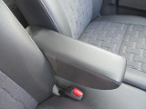 トヨタの中古車には3つの安心をセットにしています。1トヨタ認定検査員による車両状態の評価。2まるまるクリーニングによる内外装のクリーニング。31年間走行距離無制限の安心保証(無料)。