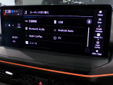 CD、DVD、Bluetooth、AM、FM、AUX、スマートフォン接続ができます。