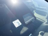 全てのクルマに車両検査証がついています。中古車オークション業界で確立された公正な基準を採用しています。トヨタ自動車によって、修復歴や状態を正しく判断できると認定された車両検査員が、1台1台検査し点数と