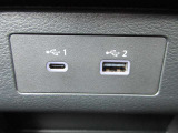 USB充電専用電源ソケットも付いています。モバイル機器などの充電専用