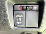 各種機能のボタンがあります。もちろん運転席からの操作も可能。スマートに使いこなしてください。