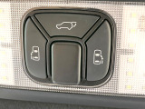 【パワーバックドア】スマートキーや運転席のボタンを押すだけでリアゲートが自動で開閉します!荷物を持っている時や、高い位置にあるバックドアを閉める際に便利な機能です♪