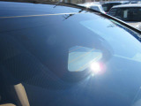全てのクルマに車両検査証がついています。中古車オークション業界で確立された公正な基準を採用しています。トヨタ自動車によって、修復歴や状態を正しく判断できると認定された車両検査員が、1台1台検査し点数と