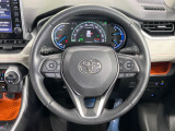 【純正革巻きステアリング】上質な革を使用することで、手にしっかり馴染みとても運転しやすいハンドルです♪