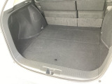 広々としたトランクスペースを備えており、日常の買い物から旅行の荷物までしっかり収納。使い勝手の良い荷室で、さまざまなシーンに対応できます。