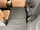 リアシートは簡単に倒すことができるので、ラゲッジルームも広がります。