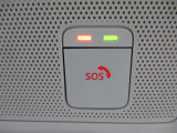 SOSコールは急病時やあおり運転被害などの危険を感じた時スイッチを押すと専門のオペレータに繋がって警察や消防への連携をサポ―トしてくれます。万が一の事故発生時にはエアバック展開と連動して自動通報します。