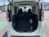 リヤーシートを倒すとさらに荷台のスペースが広くなり大きな荷物もらくらくです。
