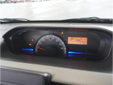 【明るく見やすいメーター】視認性が良く明るく見やすいメーター。運転者にとって見やすいメーターは運転していても疲れないですよね。