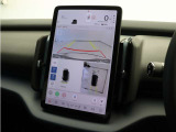 360&deg;ビューカメラは、自車を真上から見下ろすバードアイ映像を表示します。また、フロントビュー、リアビュー、サイドビューの単独表示や、自車周辺の様子を直感的に把握できる3D表示にも対応しています。