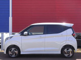 お出かけが、もっと楽しくなる軽。新しい日産デイス(*^^)v クルマが360&deg;周囲を見守ってくれるから、安心しておでかけできます。ボディカラーは人気のホワイトパールです。