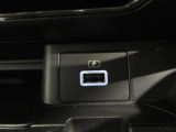 USB充電専用電源ソケットも付いています。モバイル機器などの充電専用