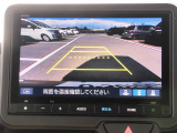 リバース時にはリアカメラにより後方の確認も可能です。「ノーマル・ワイド・トップダウンビュー」の3つから状況に合わせて切り替え可能です。