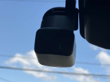 ドライブレコーダーは運転時はもちろんのこと、駐車場内でエンジンを切っている時でも当たった振動を元に電源が自動で入るので当て逃げ防止にもなります。