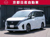 ご家族の方にぴったりな両側オートスライドドアを装備しております。お買い物に両手がふさがってしまう際も自動でドアの開閉が可能なためとても便利です。