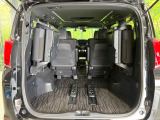 普段のお買い物や通勤、送迎等に十分な荷室スペースを確保しております。セカンドシートを倒すと、大きな荷物の積載も可能です♪