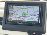 お出かけの際に安心のナビ付です☆バックカメラ機能で駐車もスムーズに行えます。