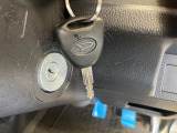 【キーレス】少し離れた場所からでもボタン一つでドアの開錠・施錠ができるのでとっても便利!ドアの鍵穴周りに傷をつけることもありません♪