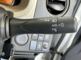 【オートライト】周りの明るさに応じて自動でヘッドライトの点灯・消灯ができる機能です!ライトの付け忘れ・消し忘れなどが無くなり、雨の日や夕方の走行も安心!トンネル通過時も便利ですね♪