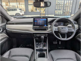 インストルメントパネル周り及びダッシュボード周辺となります。シンプルな車内空間となります。
