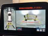 複数のカメラを駆使して車を上から見下ろした視点を合成!高精度で駐車をサポートするパノラミックビューモニター!