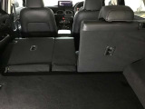 リヤシートを倒すと大きな荷物も搭載可能です。