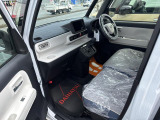 痛みの出やすい運転席シートの角、フロアマット、座面、ともに良好です