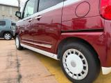 車内ルームクリーニングを実施しております。目立つ痛みや使用感、またタバコなどの気になる匂いも感じられませんでした。