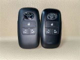 【スマートキー】キーを取り出さずにドアを施錠&解錠。クルマの始動も可能です。