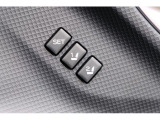 運転席のポジションを2つ、記憶させることができます。ボタンを押すと設定したポジションに電動で移動します。