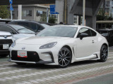中古車を購入する場合、「車両本体価格」に加えて、税金や手数料などの「諸費用」を支払う必要があります。「法定費用:自動車税や自賠責保険等の国や自治体に払うことが法律上義務付けられている費用」「販売店手数