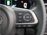 走行中に先行車の様子を検知しながら、設定した車速の範囲内で先行車との距離のキープを支援する「全車速追従機能付アダプティブクルーズコントロール」を装備しています。