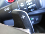マニュアル車のような感覚でアクセルオフ時の減速度を選択できる、減速セレクター付きです!