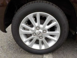 純正14インチアルミホイールに、155/65R14タイヤを装着しております。