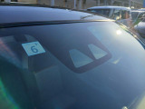 全てのクルマに車両検査証がついています。中古車オークション業界で確立された公正な基準を採用しています。トヨタ自動車によって、修復歴や状態を正しく判断できると認定された車両検査員が、1台1台検査し点数と