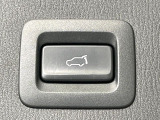 【パワーバックドア】スマートキーや運転席のボタンを押すだけでリアゲートが自動で開閉します!荷物を持っている時や、高い位置にあるバックドアを閉める際に便利な機能です♪