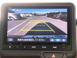 リバース時にはリアカメラにより後方の確認も可能です。「ノーマル・ワイド・トップダウンビュー」の3つから状況に合わせて切り替え可能です。