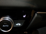 【シートヒーター】シートヒーター装備車です。寒い冬に乗車中とても暖かく快適に移動できます。冷え性の方にピッタリの装備です!