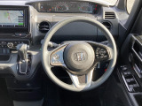 ●仕入れ段階で徹底したチェックを行い、厳しい審査にパスした車だけを展示・販売しています。弊社ではこれをプロチェックと呼び、数十の独自チェック項目に基づき、車の状態を調べ上げています。