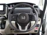 【運転席まわり】Honda独自の設計思想に基づき、自然に手を伸ばした先に操作したいものがあるようレイアウトを追求 !