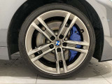 サービスにはドイツ本国と同様に教育と訓練を受け、BMWを知り尽くした「マイスター」が数多く在籍しております。360度による納車前点検整備で、お客様に安心と安全をお届けいたします。