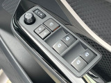 【電動格納ミラー】サイドミラーは電動格納式となっており、狭い駐車場でもキズがつくリスクを抑えられます。