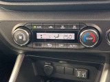 オートエアコンは温度を設定するだけで、自動で風量などを設定してくれます。運転しながら操作も必要ないので、安全性も向上します。